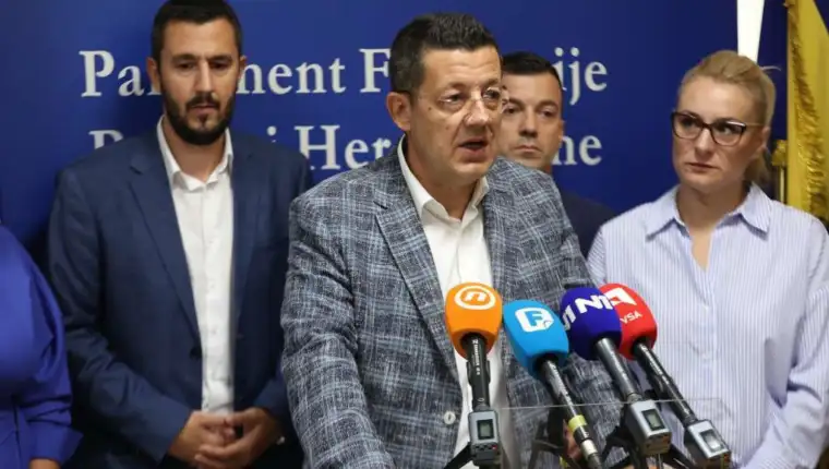 campara press trojka