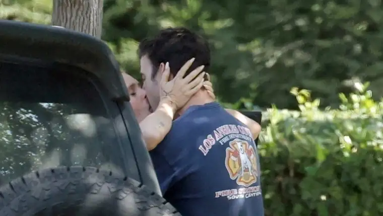 kiss