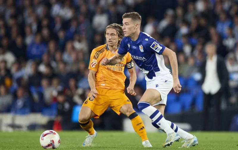 Real Sociedad v Real Madrid CF - LaLiga EA Sports Luka Sucic of Real Sociedad competes for the ball with Luka Modric of