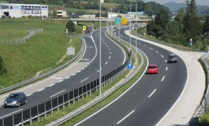 na dionici autoceste Sarajevo sjever-Butila, vozila saobraćaju jednom saobraćajnom trakom