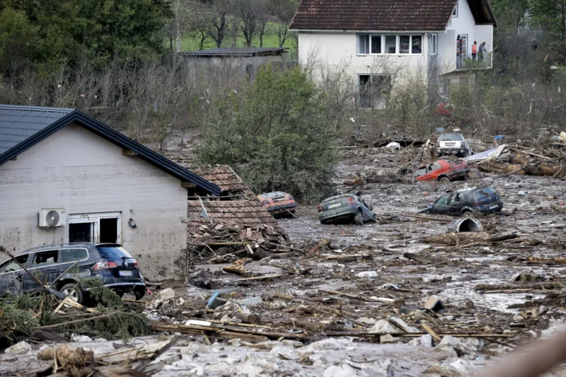 Potpredsjednik turskog AFAD-a Tasdelen obišao poplavljena područja u BiH: Turkiye šalje stambene kontejnere i generatore (Donja Jablanica)