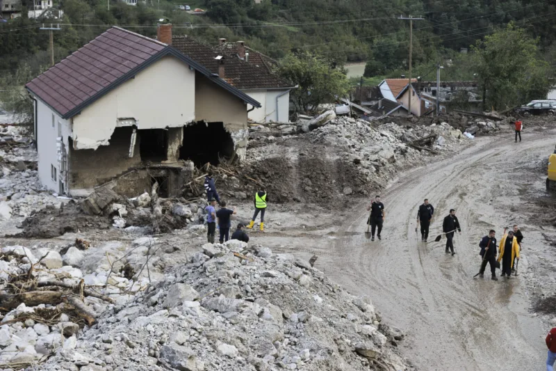 Potpredsjednik turskog AFAD-a Tasdelen obišao poplavljena područja u BiH: Turkiye šalje stambene kontejnere i generatore (Donja Jablanica)
