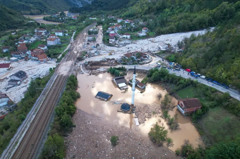 AA-20241004-35822141-35822134-BIH_APOKALIPTICNI_PRIZORI_NA_PODRUCJU_JABLANICE_SAOBRACAJ_I_TELEKOMUNIKACIJE_U_PREKIDU_BROJNE_EKIPE_NA_TERENU (1)