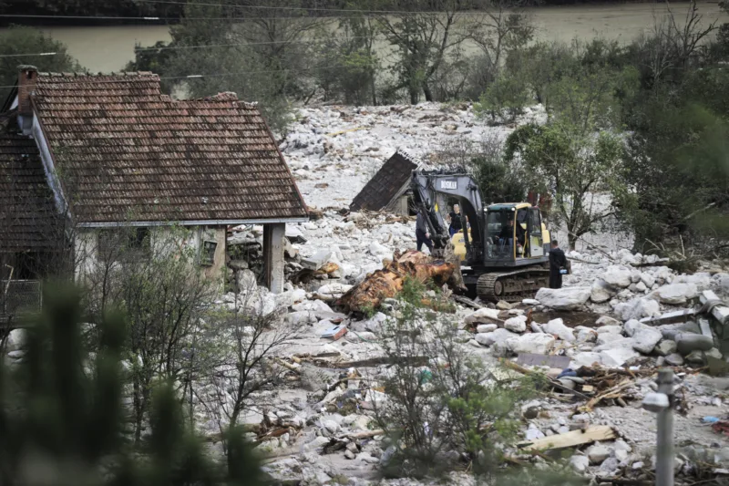 Potpredsjednik turskog AFAD-a Tasdelen obišao poplavljena područja u BiH: Turkiye šalje stambene kontejnere i generatore (Donja Jablanica)
