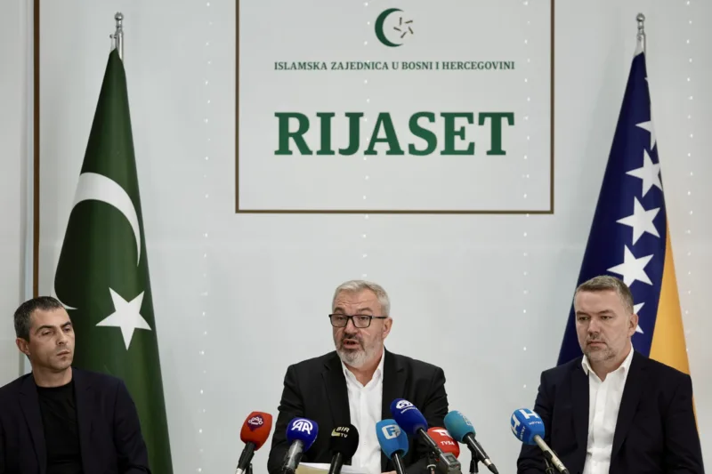 Rijaset IZBIH, Merhamet i TIKA ubrzo počinju obnavljati i graditi kuće porušene u poplavljenim područjima u BiH