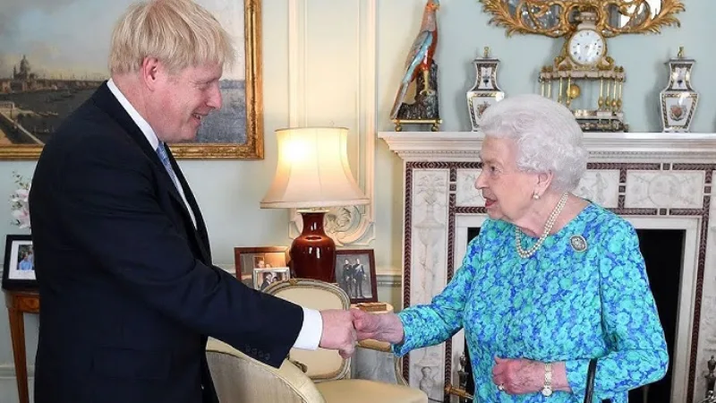 boris johnson kraljica