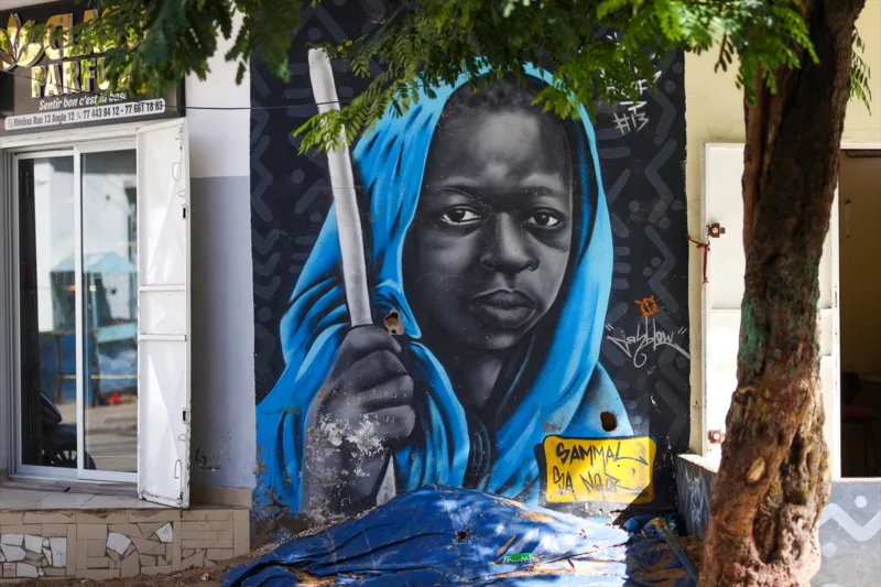 AA-20241012-35892306-35892276-SENEGAL_DAKAR_ZAHVALJUJUCI_ZIVOPISNIM_MURALIMA_POSTAO_CENTAR_ULICNE_UMJETNOSTI
