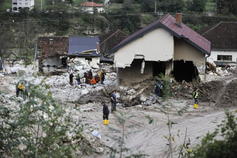 Potpredsjednik turskog AFAD-a Tasdelen obišao poplavljena područja u BiH: Turkiye šalje stambene kontejnere i generatore (Donja Jablanica)