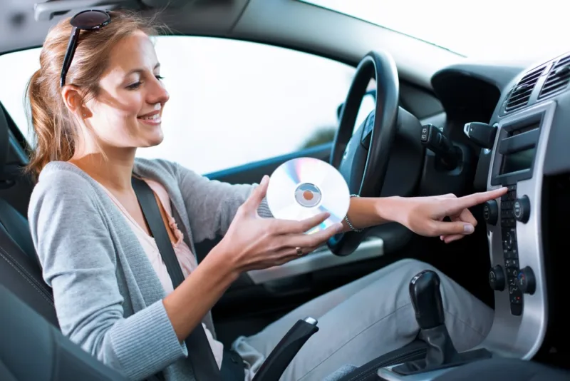 cd u automobilu