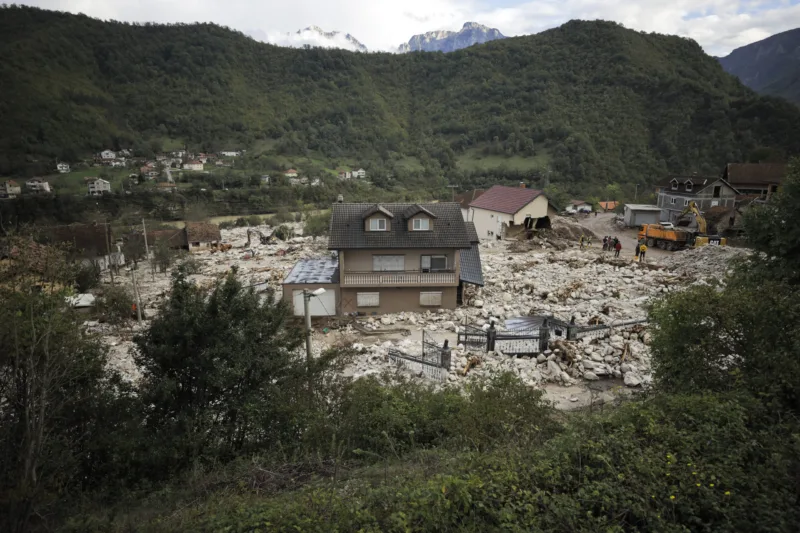 Potpredsjednik turskog AFAD-a Tasdelen obišao poplavljena područja u BiH: Turkiye šalje stambene kontejnere i generatore (Donja Jablanica)