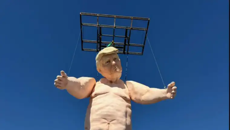 gola statua donald trump