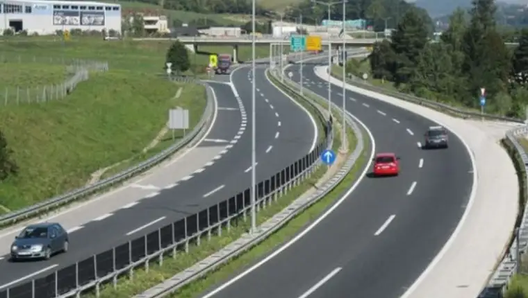 na dionici autoceste Sarajevo sjever-Butila, vozila saobraćaju jednom saobraćajnom trakom