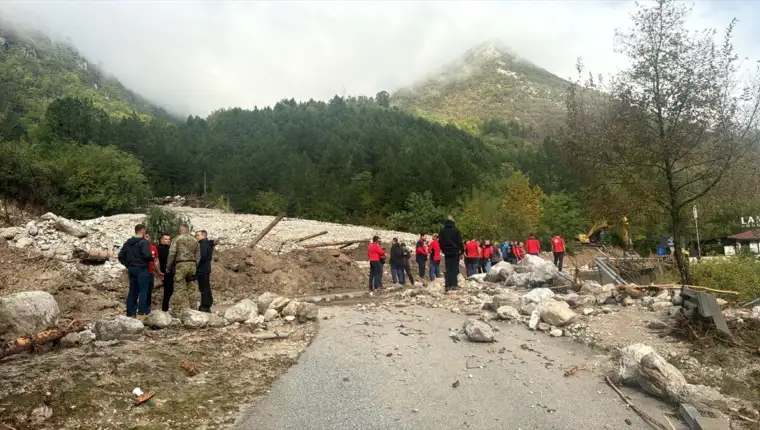 AA-20241005-35826992-35826990-HRVATSKI_SPASIOCI_STIGLI_U_JABLANICU_S_CETIRI_TERENSKA_VOZILA_DVA_PLOVILA_I_POTRAZNIM_PSOM