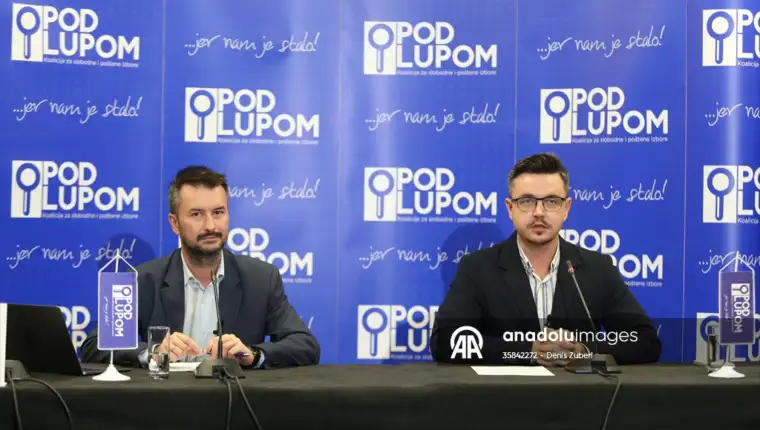 pod lupom