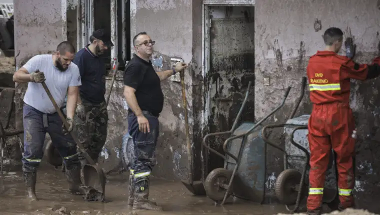 Potpredsjednik turskog AFAD-a Tasdelen obišao poplavljena područja u BiH: Turkiye šalje stambene kontejnere i generatore (Donja Jablanica)