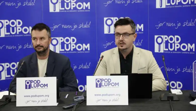 pod lupom