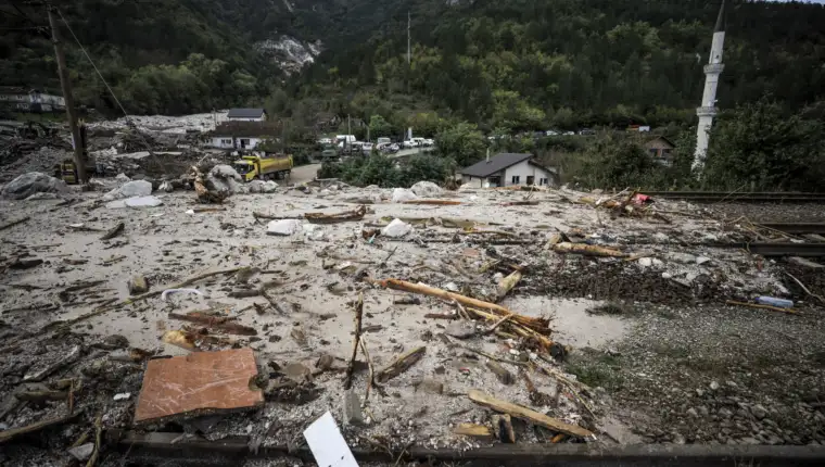 Potpredsjednik turskog AFAD-a Tasdelen obišao poplavljena područja u BiH: Turkiye šalje stambene kontejnere i generatore (Donja Jablanica)