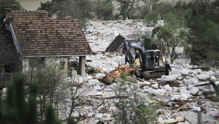 Potpredsjednik turskog AFAD-a Tasdelen obišao poplavljena područja u BiH: Turkiye šalje stambene kontejnere i generatore (Donja Jablanica)