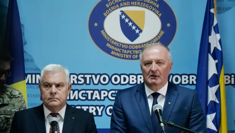 AA-20241009-35864758-35864757-MINISTAR_ODBRANE_TILVAR_IZ_RUMUNIJE_U_SARAJEVO_STIGAO_PRVI_KONTINGENT_POMOCI_ZA_POPLAVAMA_POGODENA_PODRUCJA