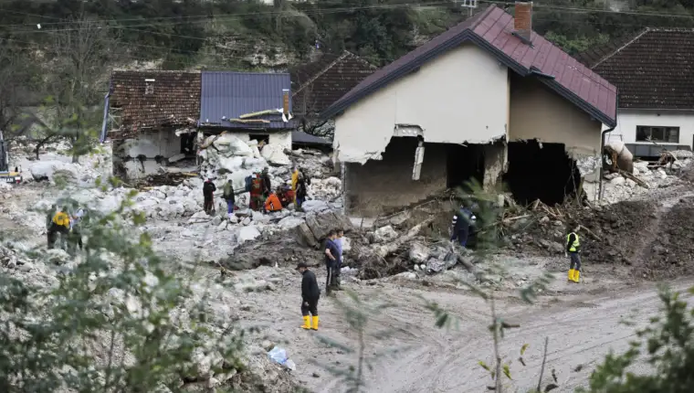 Potpredsjednik turskog AFAD-a Tasdelen obišao poplavljena područja u BiH: Turkiye šalje stambene kontejnere i generatore (Donja Jablanica)