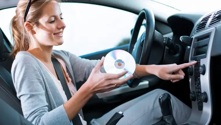 cd u automobilu
