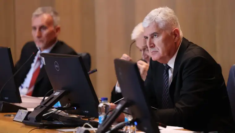 dragan covic dom naroda fena
