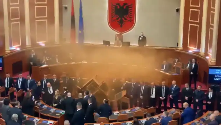 parlament albanije.jpg