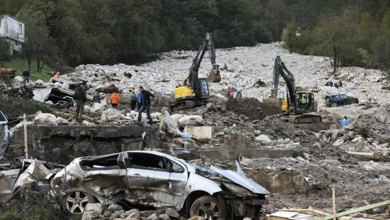 Potpredsjednik turskog AFAD-a Tasdelen obišao poplavljena područja u BiH: Turkiye šalje stambene kontejnere i generatore (Donja Jablanica)
