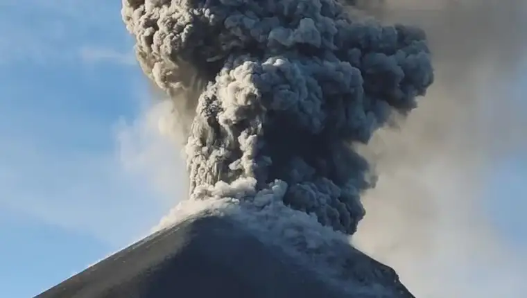 mesmerizing-volcano-eruption