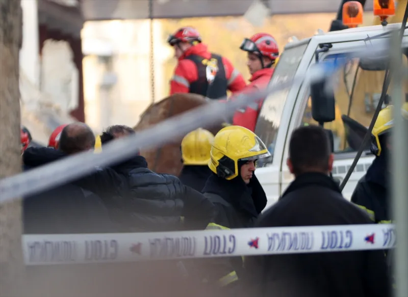 AA-20241101-36080206-36080203-SRBIJA_URUSIO_SE_DIO_ZELJEZNICKE_STANICE_U_NOVOM_SADU