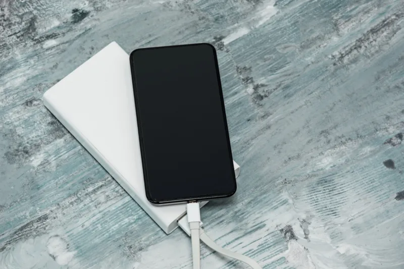 Power bank and mobile phone