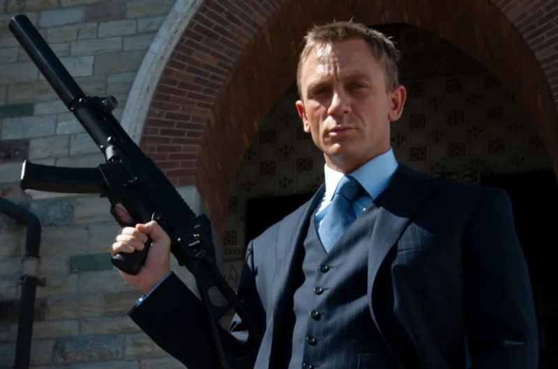 DANIEL CRAIG