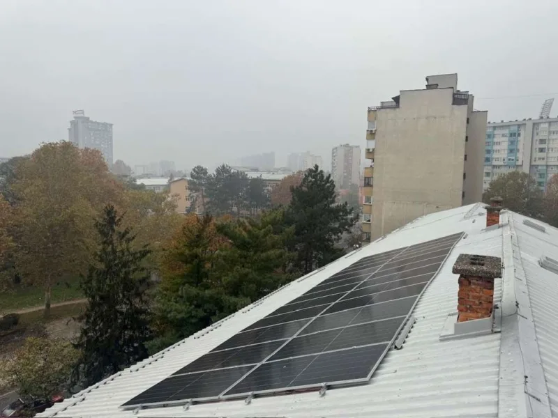 solarni panel na školi