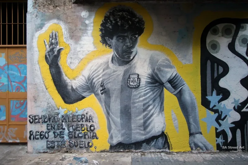 maradona-graffiti-tour-buenos-aires-mural-arte-urbano-tributo-homenaje-muerte-death-diego-hand-of-god-buenosairesstreetart.com_