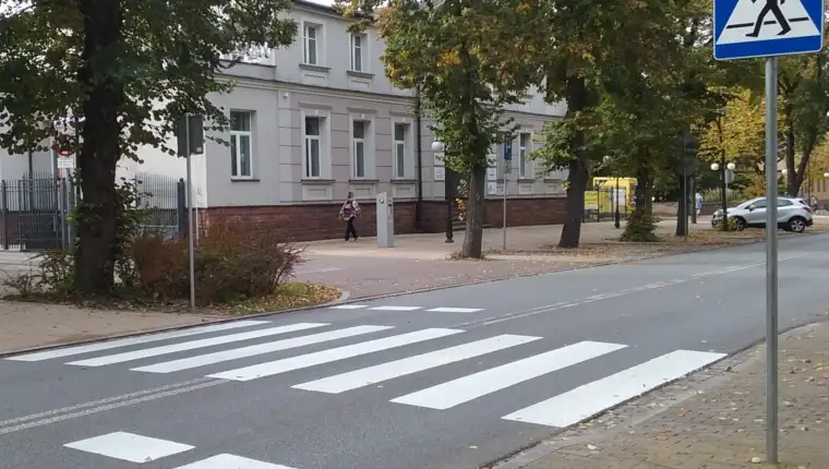 2022.10.05_Pedestrian_access_through_Świętego_Antoniego_Street_near_the_intersection_with_Tadeusza_Kawki_Street._Pedestrian_crossing_opened_in_October_2022