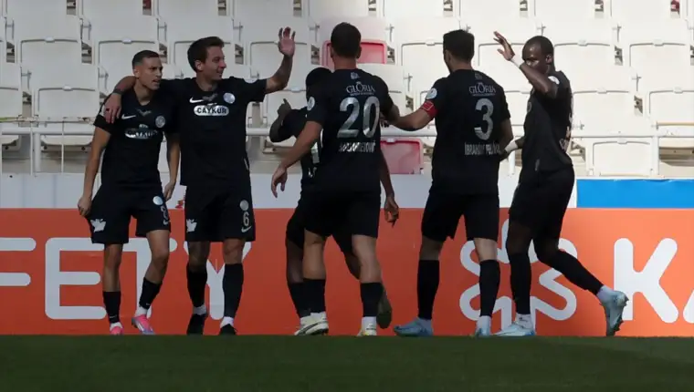 AA-20241102-36085822-36085819-TURSKA_SUPER_LIGA_SIVASSPOR_CAYKUR_RIZESPOR