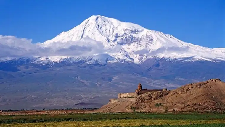 ararat drevna planina