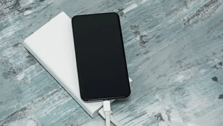 Power bank and mobile phone