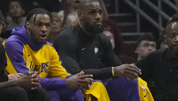 13009724adcda80c9e12-bronny-james-in-lebron-james