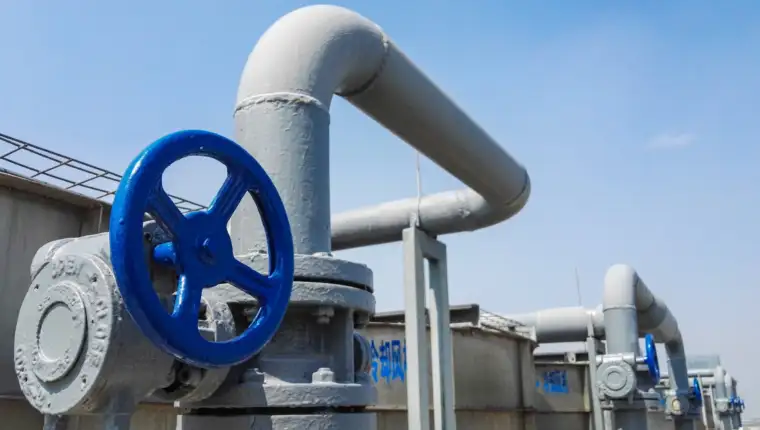The large central air conditioning cooling machine tube and valve