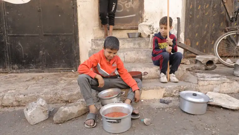 AA-20241103-36093782-36093777-GAZA_PALESTINCI_U_REDOVIMA_CEKAJU_HRANU