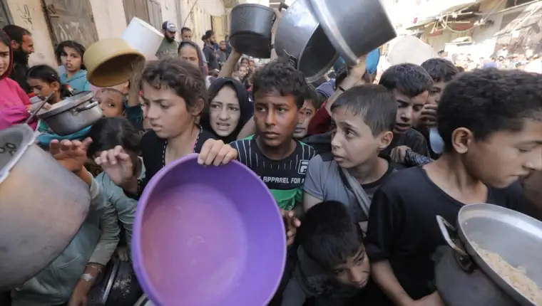 AA-20241103-36093782-36093763-GAZA_PALESTINCI_U_REDOVIMA_CEKAJU_HRANU