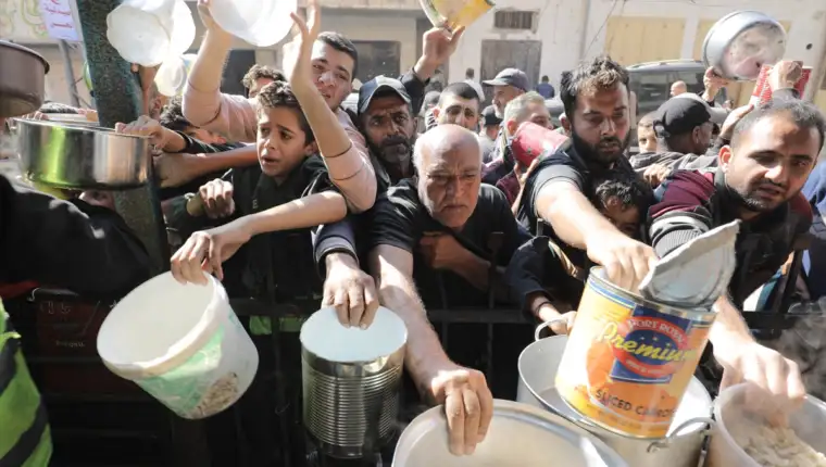 AA-20241103-36093782-36093769-GAZA_PALESTINCI_U_REDOVIMA_CEKAJU_HRANU