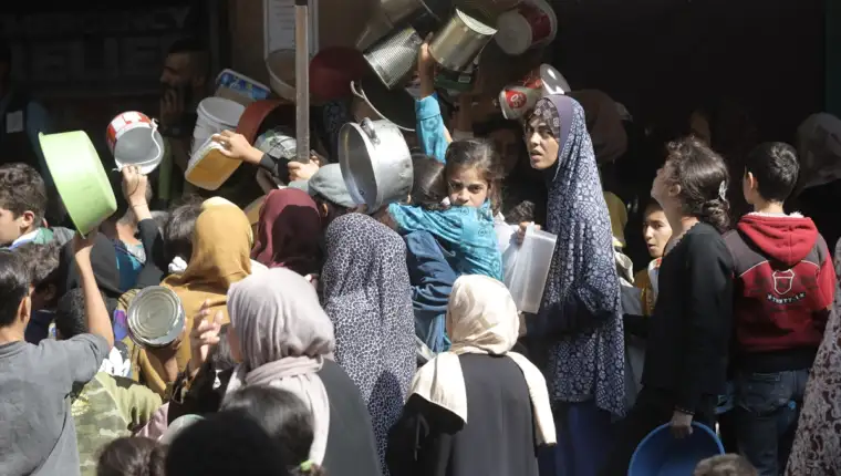 AA-20241103-36093782-36093774-GAZA_PALESTINCI_U_REDOVIMA_CEKAJU_HRANU