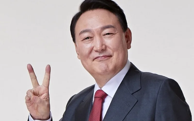 Yoon-Suk-Yeol