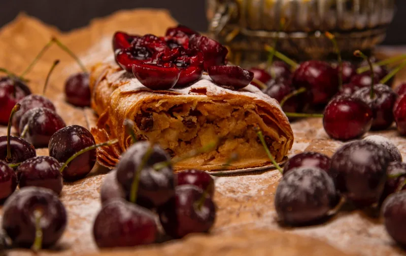 close-up-sweet-food-table