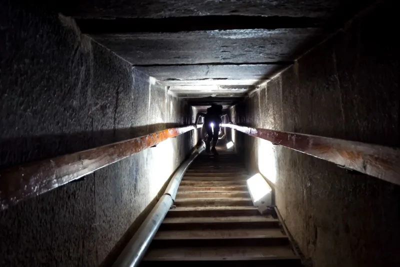 Tunnel-in-Pyramids-of-Giza-Pyramid-mysteries