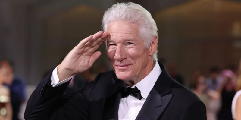 richard-gere-soc-bf79c848353845e6abf95d3f62799dcd