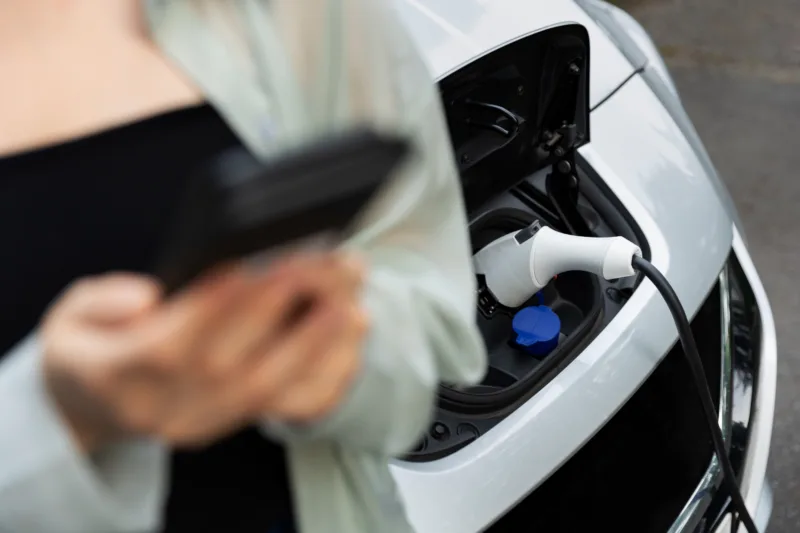 elektricni automobil freepik