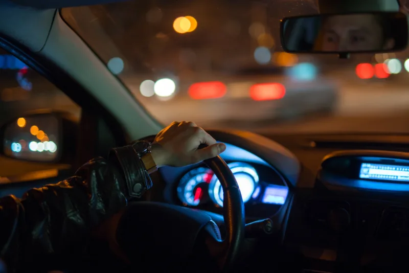 vožnja po noći freepik